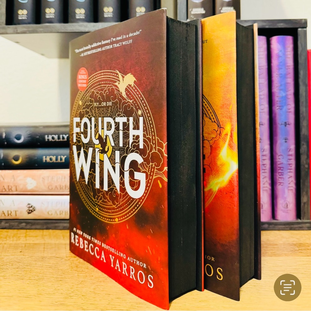 FOURTH WING Exclusive Holiday Edition +  IRON FLAME - First Edition